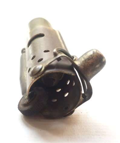 VINTAGE BRASS WW1 / WW2 COLLECTIBLE , WINDPROOF TRENCH LIGHTER  IN WORKING CONDITION