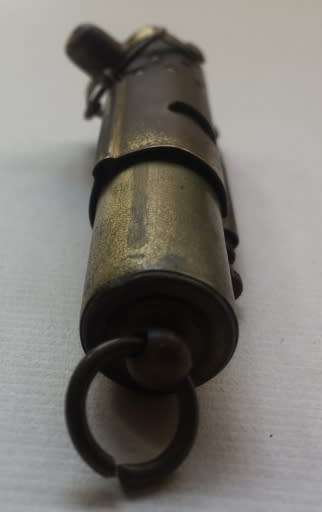 VINTAGE BRASS WW1 / WW2 COLLECTIBLE , WINDPROOF TRENCH LIGHTER  IN WORKING CONDITION