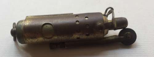 VINTAGE BRASS WW1 / WW2 COLLECTIBLE , WINDPROOF TRENCH LIGHTER  IN WORKING CONDITION