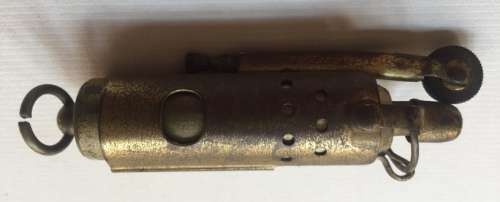 VINTAGE BRASS WW1 / WW2 COLLECTIBLE , WINDPROOF TRENCH LIGHTER  IN WORKING CONDITION
