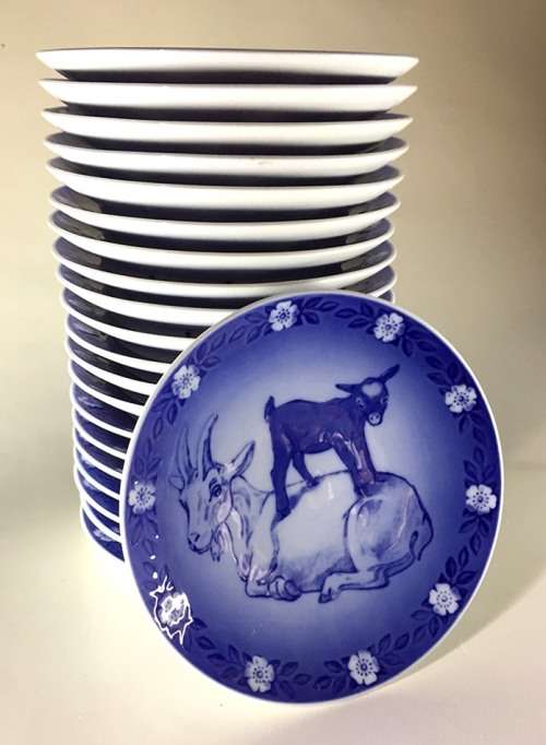 VINTAGE: B and G KJOBENHAUN DENMARK WALL PLATE / DISPLAY PLATE ` GED MED KID  ` MOTHER GOAT WITH KID