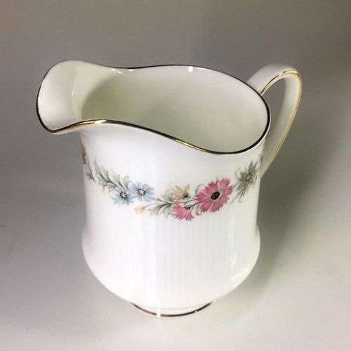 PARAGON  FINE BONE CHINA  CREAMER / MILK JUG AND SUGAR BOWL   ` BELINDA  `
