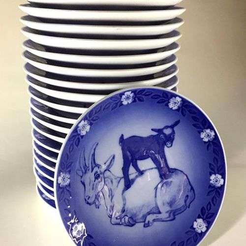 B & G KJOBENHAUN WALL PLATE / DISPLAY PLATE MOTHER GOAT WITH KID ` GED MED KID  ` 1987  11 available