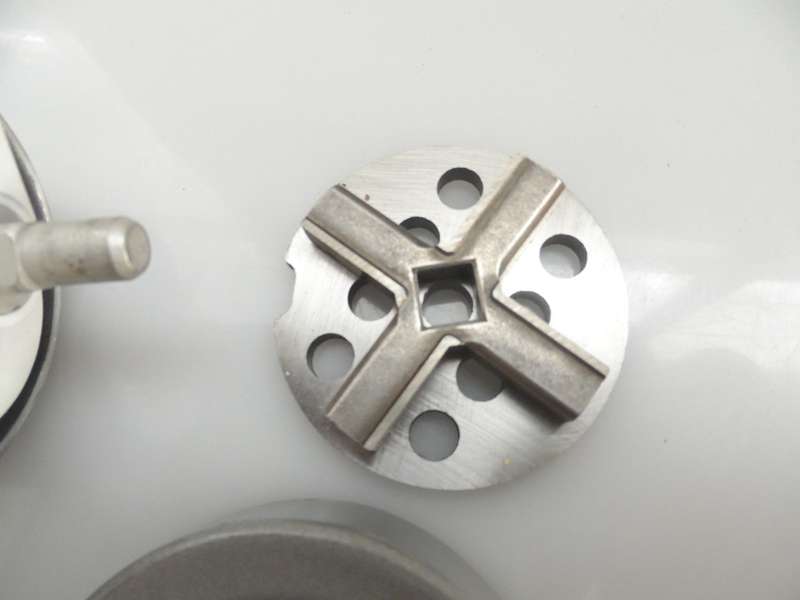 KENWOOD MEAT GRINDER REPLACEMENT ATTACHMENT  ,WITH GRINDER PLATE, & BLADE