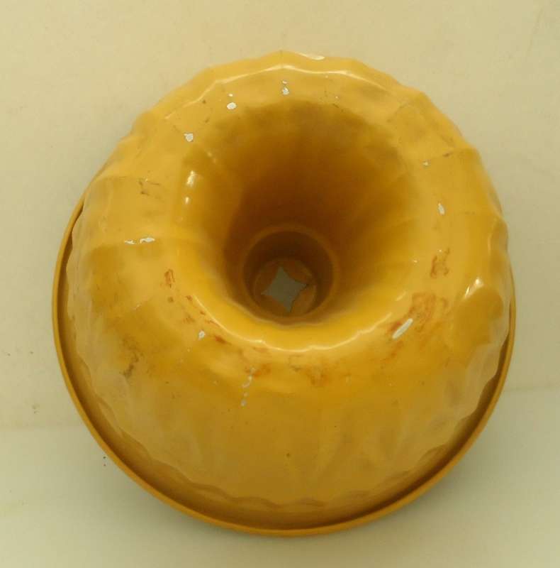 Dr OETKER   VINTAGE BUNDT PAN  / BAKING MOULD 24 cm diam