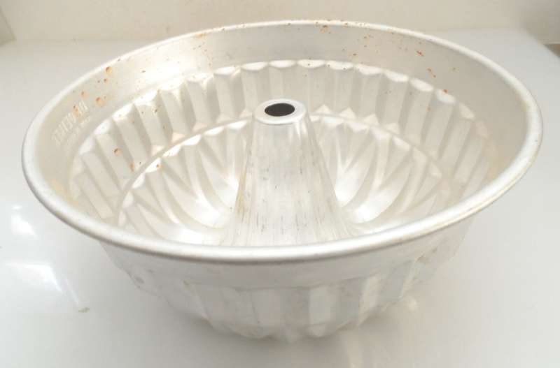 Dr OETKER VINTAGE CLASSIC, RING CAKE ,JELLO,  BAKING MOULD   19 cm diam