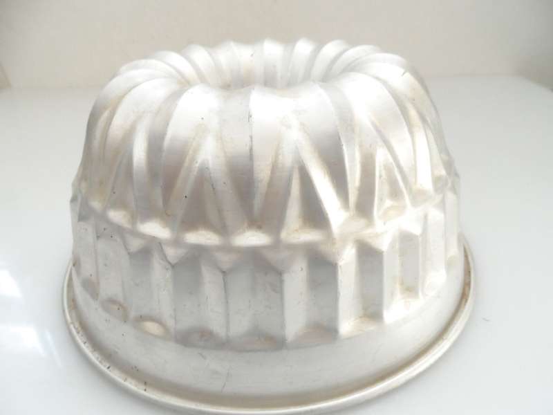 Dr OETKER VINTAGE CLASSIC, RING CAKE ,JELLO,  BAKING MOULD   19 cm diam