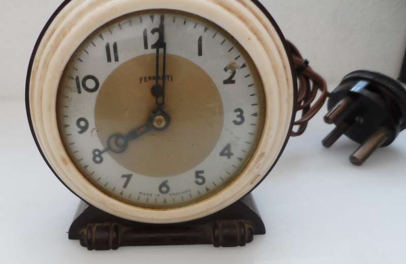 VINTAGE 1930  BAKELITE , FERRANTI ELECTRIC ALARM CLOCK  model No.947 Ferranti Limited England