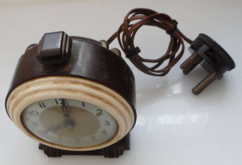 VINTAGE 1930  BAKELITE , FERRANTI ELECTRIC ALARM CLOCK  model No.947 Ferranti Limited England
