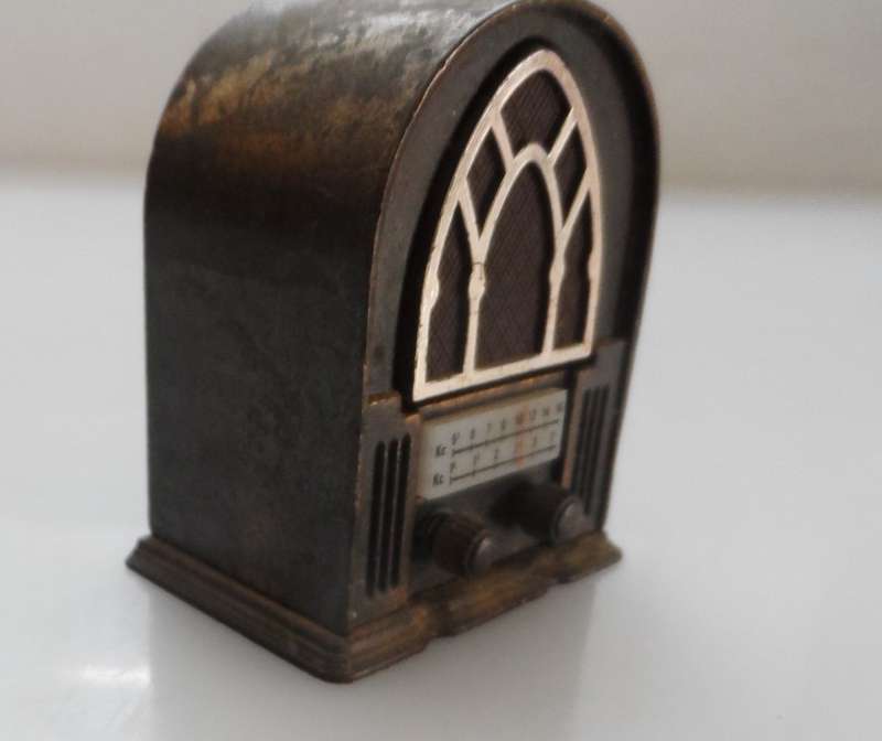 PLAYME VINTAGE COLLECTIBLE PENCIL SHARPENER, DIE CAST BRONZE MODEL ,ANTIQUE FINISH, PIANINO WIRELESS