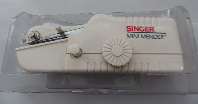 SINGER , PORTABLE, MINI MENDER model CFX300KN