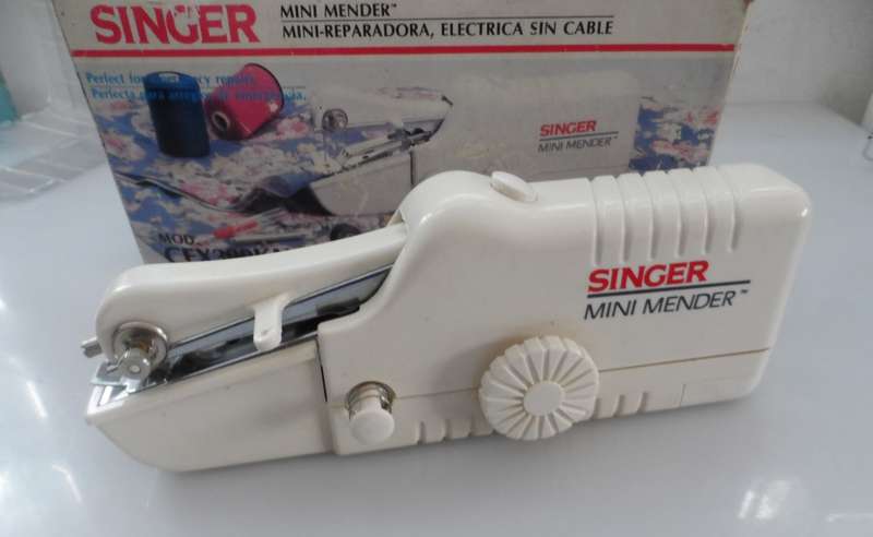 SINGER , PORTABLE, MINI MENDER model CFX300KN
