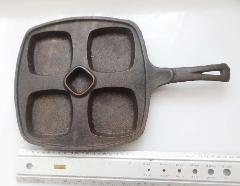 VINTAGE CAST IRON SQUARE SKILLET, USA POACH, SCONE/ BISCUIT BAKING, RACLETTE, MIXED GRILL