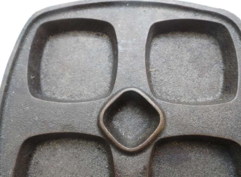 VINTAGE CAST IRON SQUARE SKILLET, USA POACH, SCONE/ BISCUIT BAKING, RACLETTE, MIXED GRILL