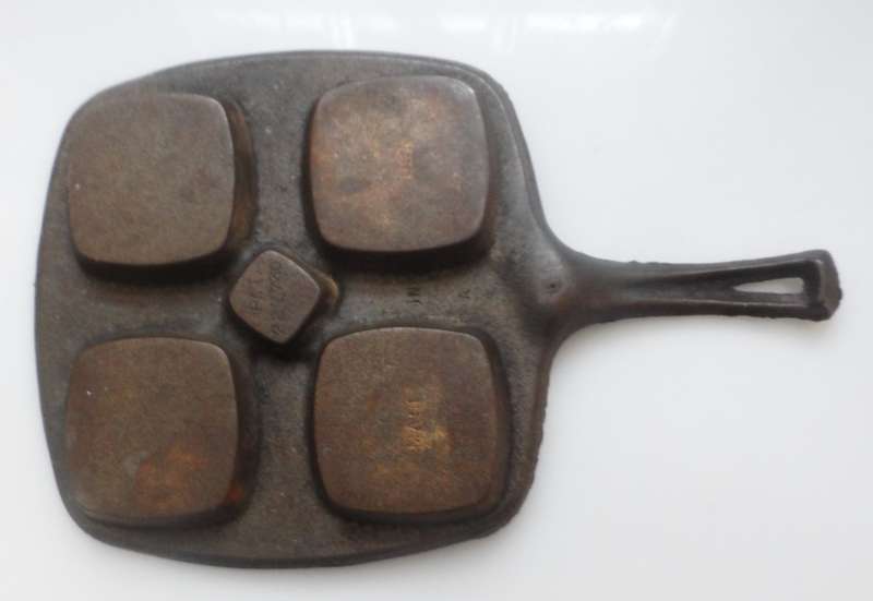 VINTAGE CAST IRON SQUARE SKILLET, USA POACH, SCONE/ BISCUIT BAKING, RACLETTE, MIXED GRILL