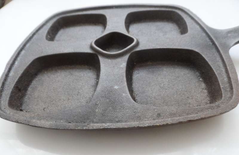 VINTAGE CAST IRON SQUARE SKILLET, USA POACH, SCONE/ BISCUIT BAKING, RACLETTE, MIXED GRILL