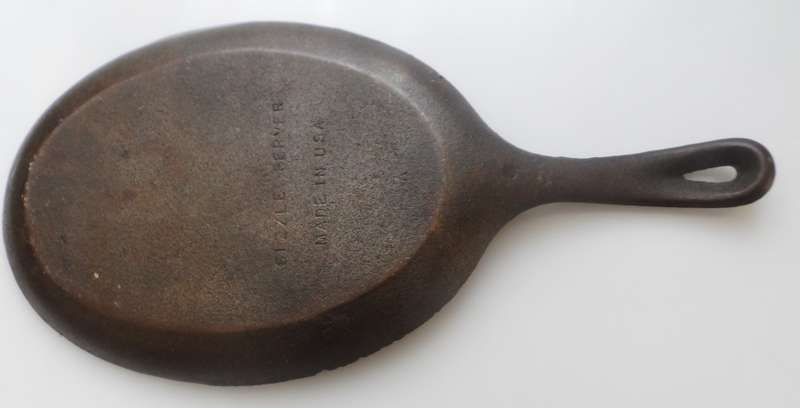 VINTAGE 50,s CAST IRON OVAL , SIZZLE SERVER SKILLET , U S A  STEAK, BACON n EGGS, MIXED GRILL, FISH