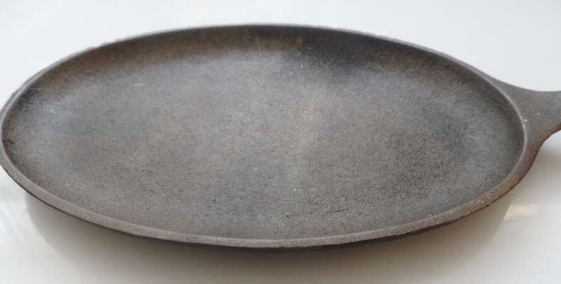 VINTAGE 50,s CAST IRON OVAL , SIZZLE SERVER SKILLET , U S A  STEAK, BACON n EGGS, MIXED GRILL, FISH