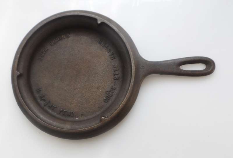 VINTAGE 50,s rare  WAGNER WARE, CAST IRON CREPPE ETTE MASTER