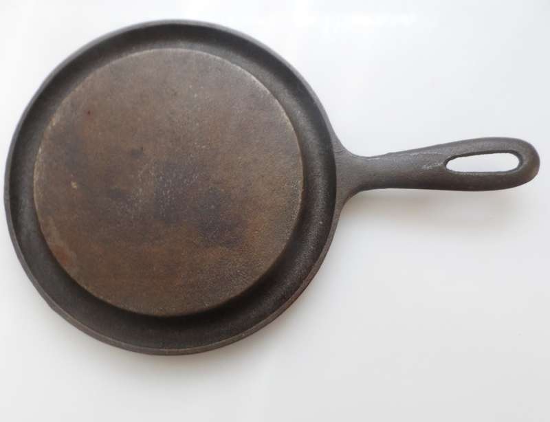 VINTAGE 50,s rare  WAGNER WARE, CAST IRON CREPPE ETTE MASTER