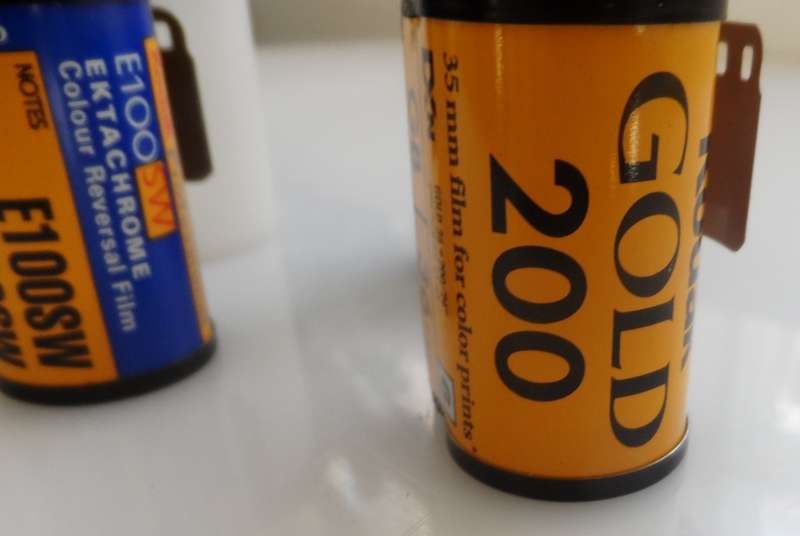 KODAK PROFESSIONAL E1OOSW EKTACHROME 135/36 ,FILM & KODAK GOLD 200 35 mm FILM FOR COLOR PRINTS