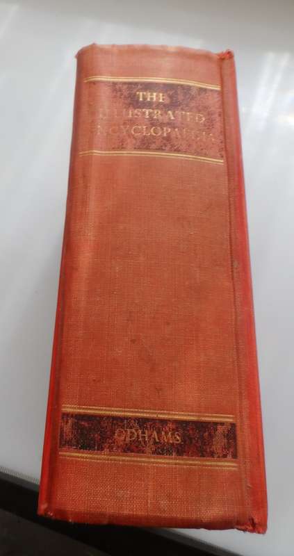 OLDHAMS  THE ILLUSTRATED ENCYCLOPAEDIA  VINTAGE HARD BOUND REPRINT 1960, 969 pages 20 pics fc 37 bw