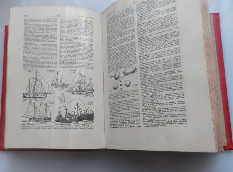 OLDHAMS  THE ILLUSTRATED ENCYCLOPAEDIA  VINTAGE HARD BOUND REPRINT 1960, 969 pages 20 pics fc 37 bw