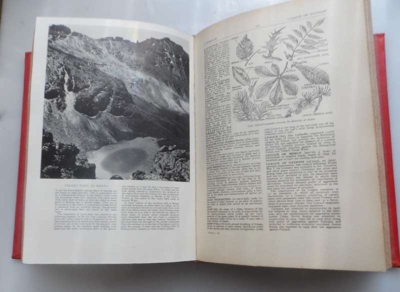 OLDHAMS  THE ILLUSTRATED ENCYCLOPAEDIA  VINTAGE HARD BOUND REPRINT 1960, 969 pages 20 pics fc 37 bw