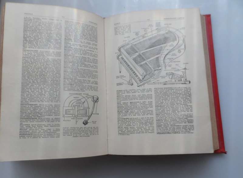 OLDHAMS  THE ILLUSTRATED ENCYCLOPAEDIA  VINTAGE HARD BOUND REPRINT 1960, 969 pages 20 pics fc 37 bw