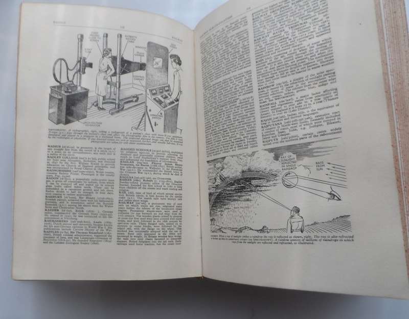 OLDHAMS  THE ILLUSTRATED ENCYCLOPAEDIA  VINTAGE HARD BOUND REPRINT 1960, 969 pages 20 pics fc 37 bw