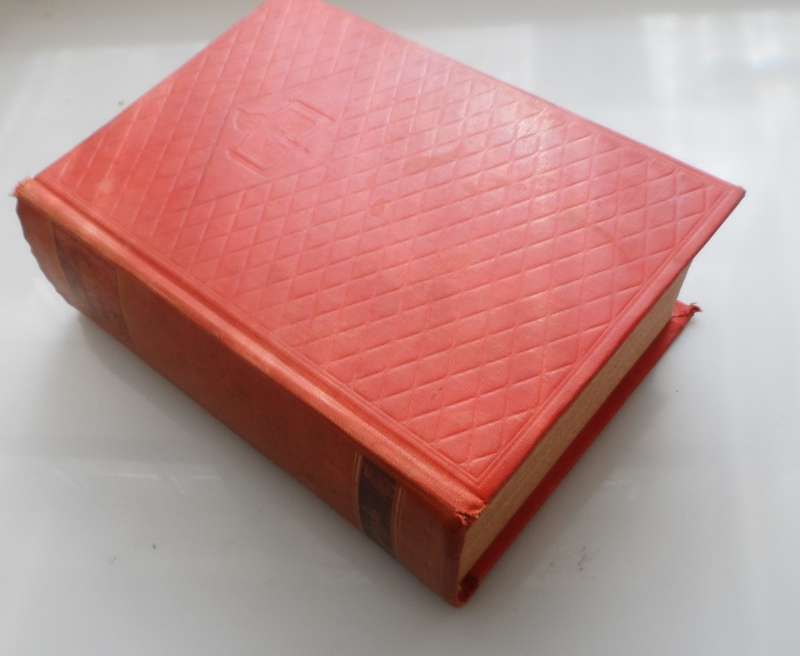 OLDHAMS  THE ILLUSTRATED ENCYCLOPAEDIA  VINTAGE HARD BOUND REPRINT 1960, 969 pages 20 pics fc 37 bw