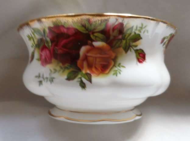 ROYAL ALBERT ` OLD COUNTRY ROSES    ` SUGAR BOWL