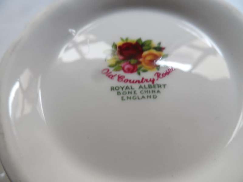 ROYAL ALBERT ` OLD COUNTRY ROSES    ` SUGAR BOWL