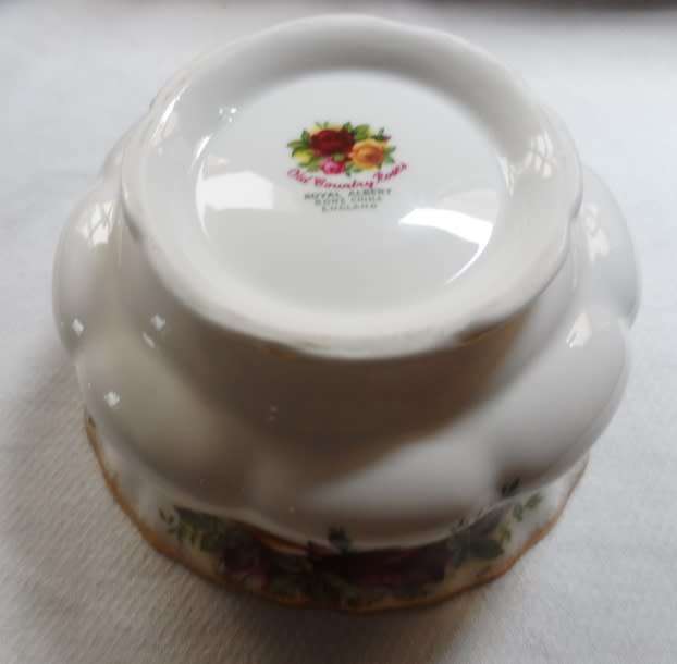 ROYAL ALBERT ` OLD COUNTRY ROSES    ` SUGAR BOWL