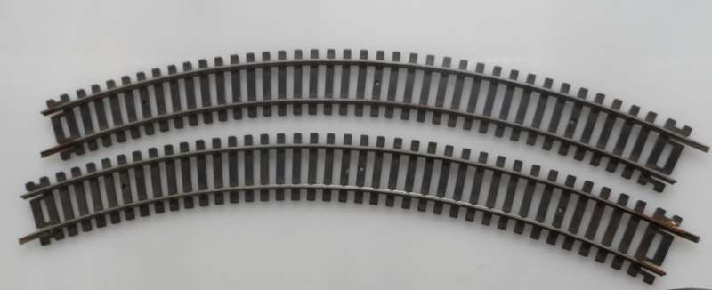 HO RAIL TRACKs , LIMA ITALY , 2 X CURVES 280 mm / 11 ins  , R360 , < 45 deg.