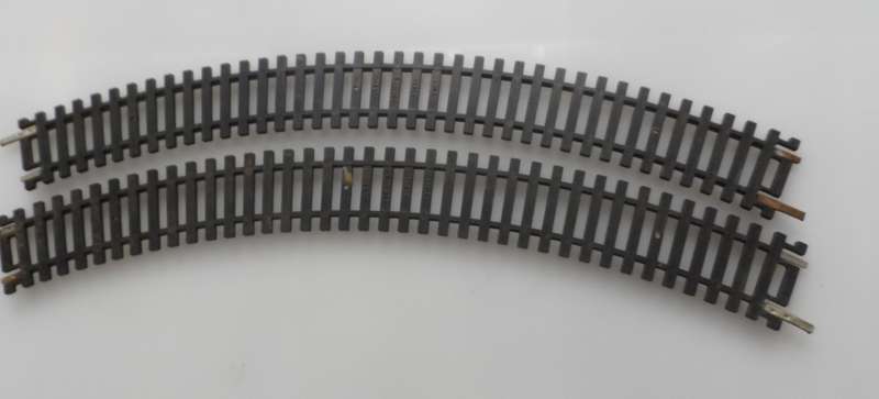 HO RAIL TRACKs , LIMA ITALY , 2 X CURVES 280 mm / 11 ins  , R360 , < 45 deg.