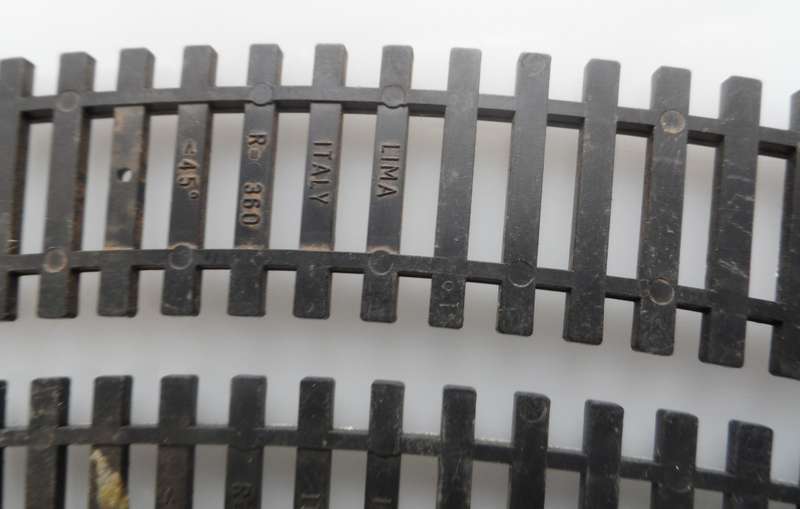 HO RAIL TRACKs , LIMA ITALY , 2 X CURVES 280 mm / 11 ins  , R360 , < 45 deg.