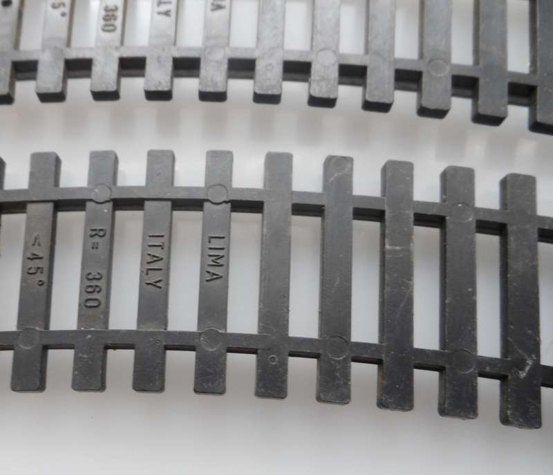 HO RAIL TRACKs , LIMA ITALY , 2 X CURVES 280 mm / 11 ins  , R360 , < 45 deg.