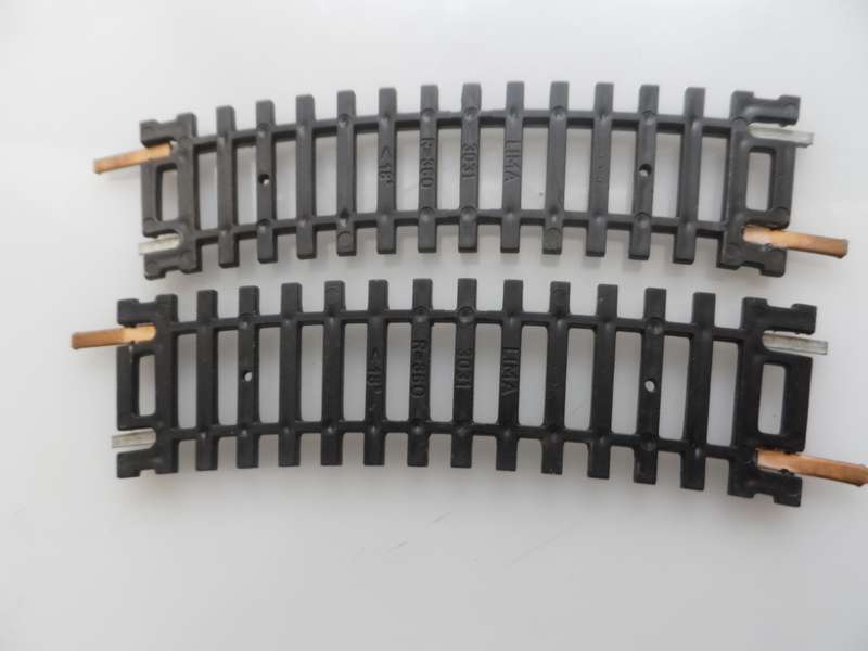 HO RAIL TRACKs , LIMA ITALY , 2 X SHORT CURVES 110 mm /  4 1/4 ins  , R360 , < 18 deg.