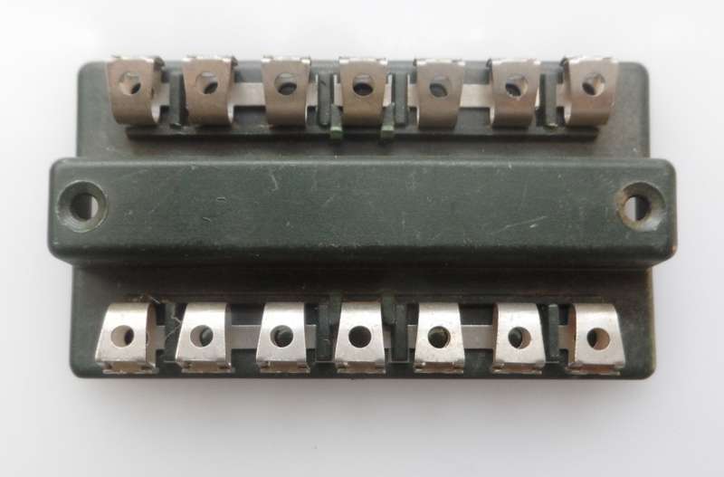 HO RAIL TRACKs , LIMA ITALY , 1 X 7  CLIP ,CONNECTOR BLOCK