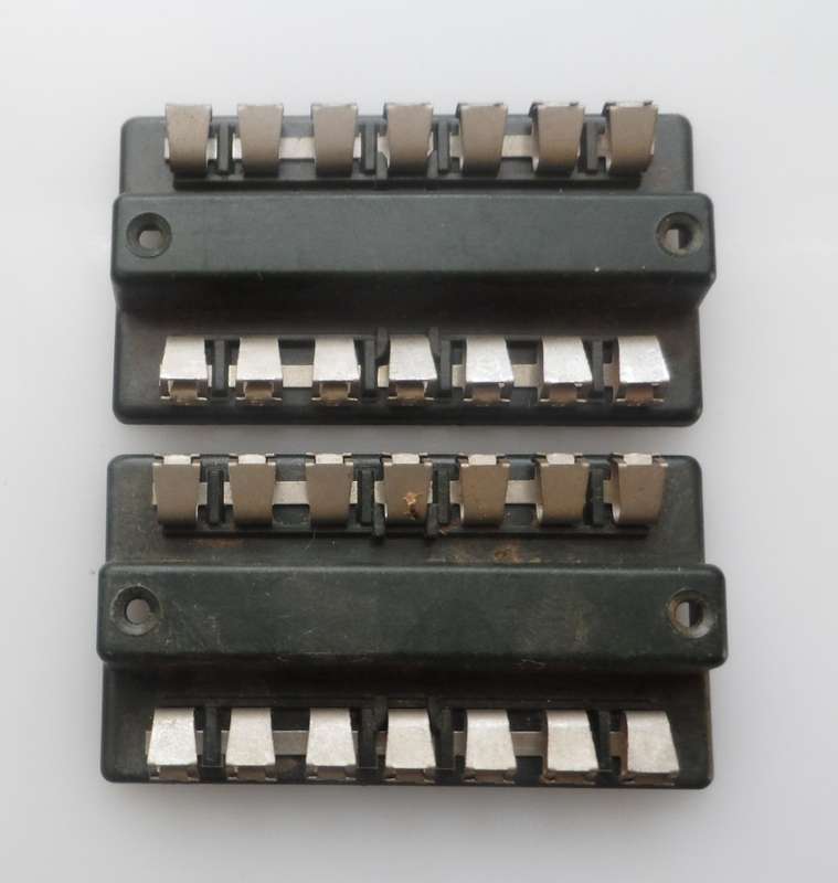HO RAIL TRACKs , LIMA ITALY ,2 X 7  CLIP ,CONNECTOR BLOCK   PART No. ART 3066
