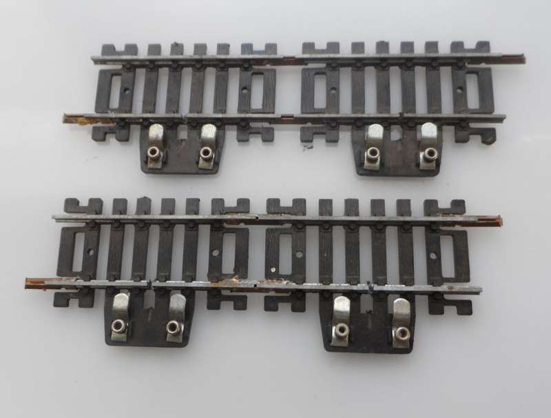 HO RAIL TRACKs , LIMA ITALY ,2 X  SHORT STRAIGHT 50 mm, 2 ins , CONNECTORS