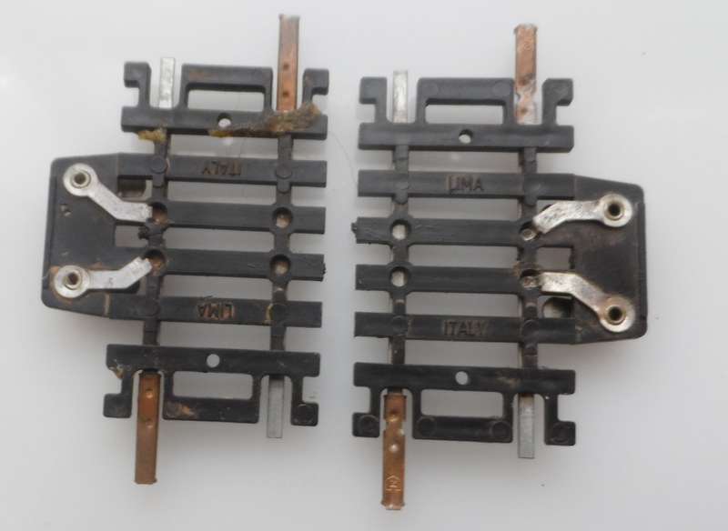 HO RAIL TRACKs , LIMA ITALY ,2 X  SHORT STRAIGHT 50 mm, 2 ins , CONNECTORS