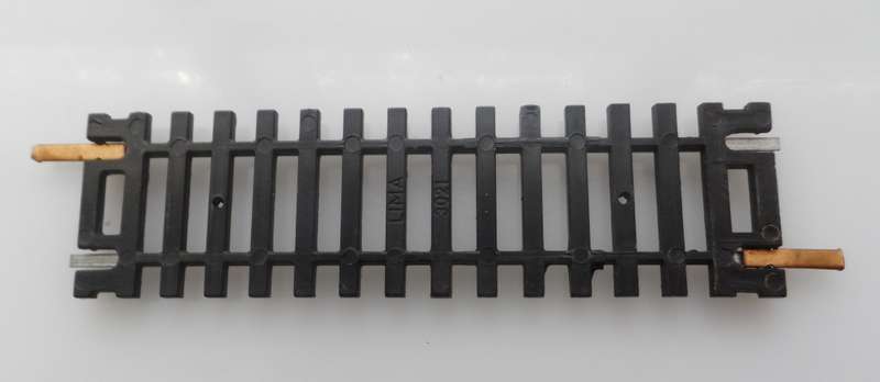 HO RAIL TRACKs , LIMA ITALY , 1 X  SHORT TRACK SECTION  110 mm, 4 1/4   ins ,STRAIGHT  TRACK SECTION