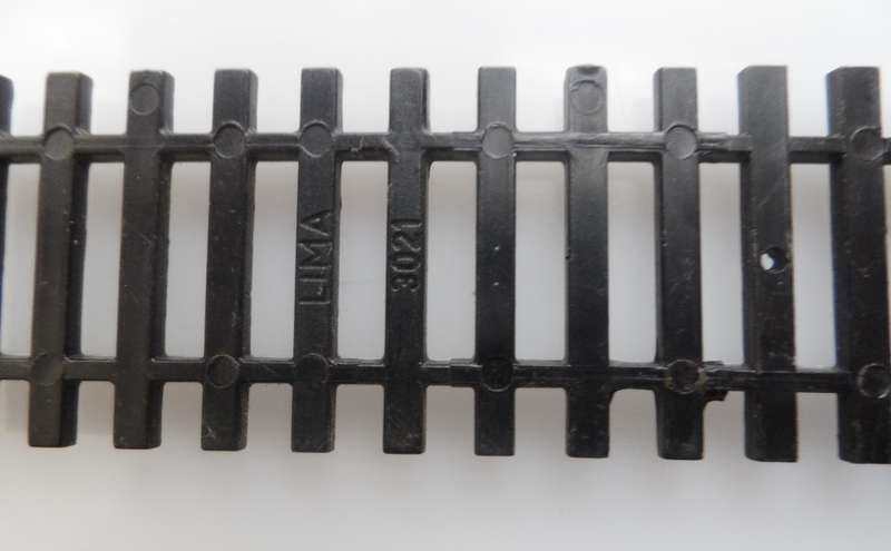HO RAIL TRACKs , LIMA ITALY , 1 X  SHORT TRACK SECTION  110 mm, 4 1/4   ins ,STRAIGHT  TRACK SECTION