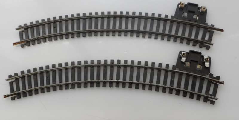 HO RAIL TRACKs , LIMA ITALY , 2 X  N3060 ,  R360  < 18 deg .  CURVED  TRACKS, WITH PWR CONNECTORS