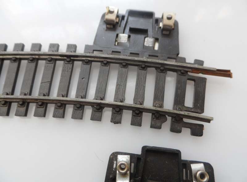 HO RAIL TRACKs , LIMA ITALY , 2 X  N3060 ,  R360  < 18 deg .  CURVED  TRACKS, WITH PWR CONNECTORS
