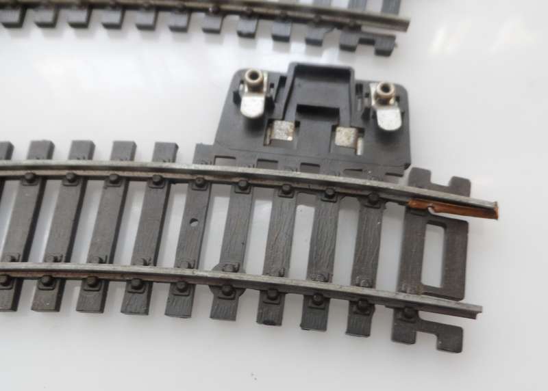 HO RAIL TRACKs , LIMA ITALY , 2 X  N3060 ,  R360  < 18 deg .  CURVED  TRACKS, WITH PWR CONNECTORS