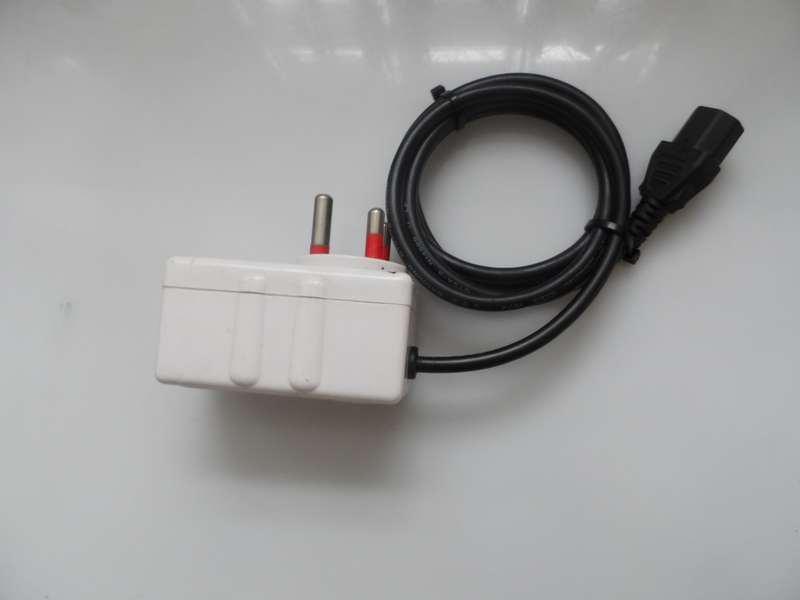 PLUG IN SURGE CONTROLLER :  Mustek surge protector