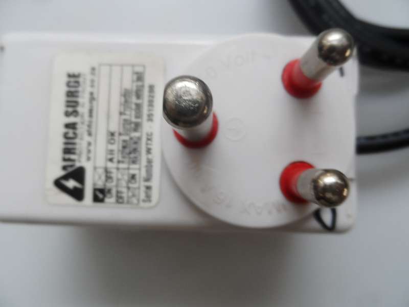 PLUG IN SURGE CONTROLLER :  Mustek surge protector
